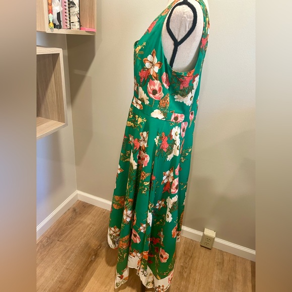 NWT Vince Camuto Floral Print Handkerchief- Hem Dress size 14 - Picture 7 of 10